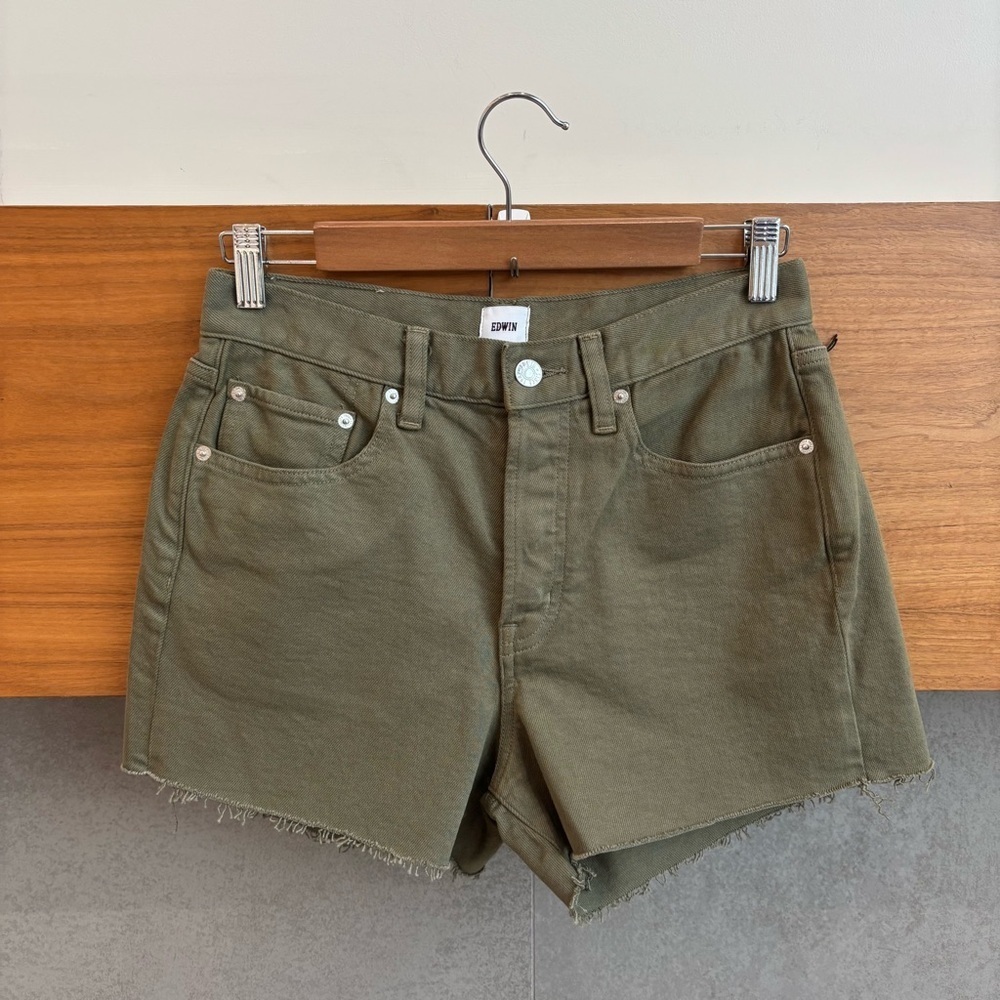 NWT EDWIN BY ANTHROPOLOGIE SAMPLE CAI CUT OFF SHORT SURPLUS, SIZE 26